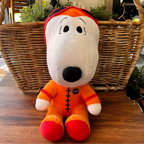 Peanuts Other - Peanuts snoopy plush in space NASA astronaut from 2022 Macy day parade